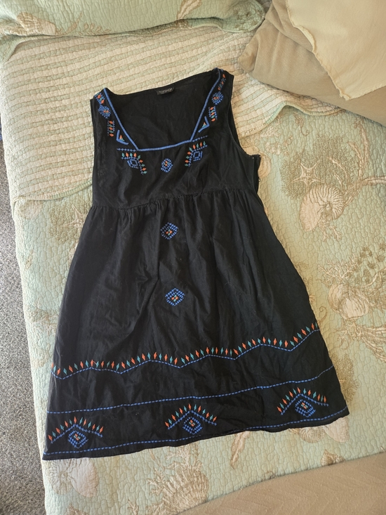 Topshop Dresses & Skirts - Topshop Black Sleeveless Embroidered Shift Dress with Blue and Orange Accents